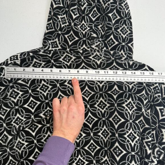 Vera Bradley Womens Fleece Robe Diamond Geometric Pattern Black White Size S/M - Picture 7 of 9